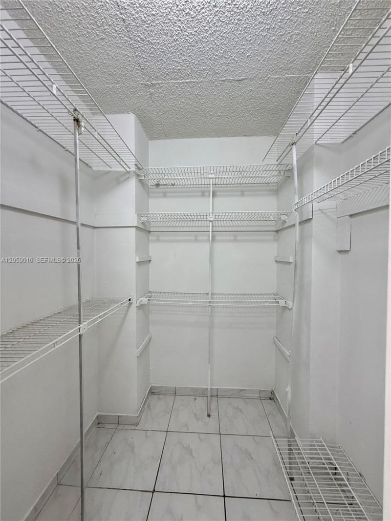 1351 NE Miami Gardens Dr, Unit 1215E, Miami, FL 33179 Photo