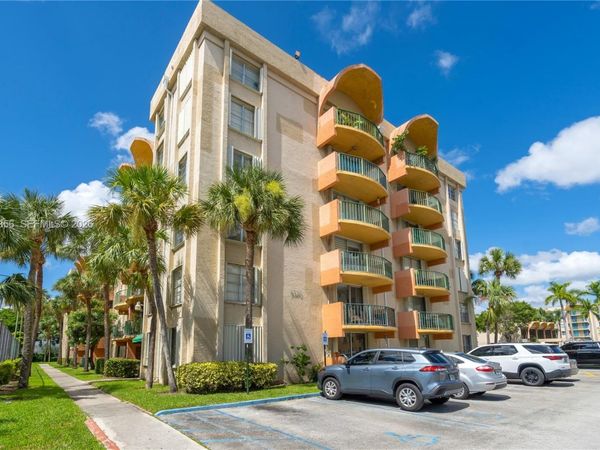 9320 Fontainebleau Blvd, Unit 214, Miami, FL 33172