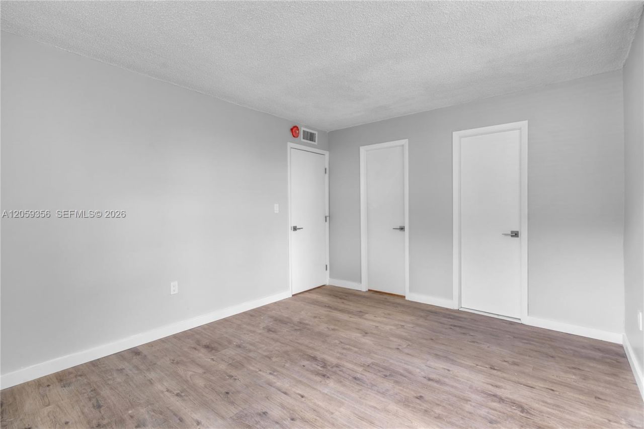 9320 Fontainebleau Blvd, Unit 214, Miami, FL 33172 Photo