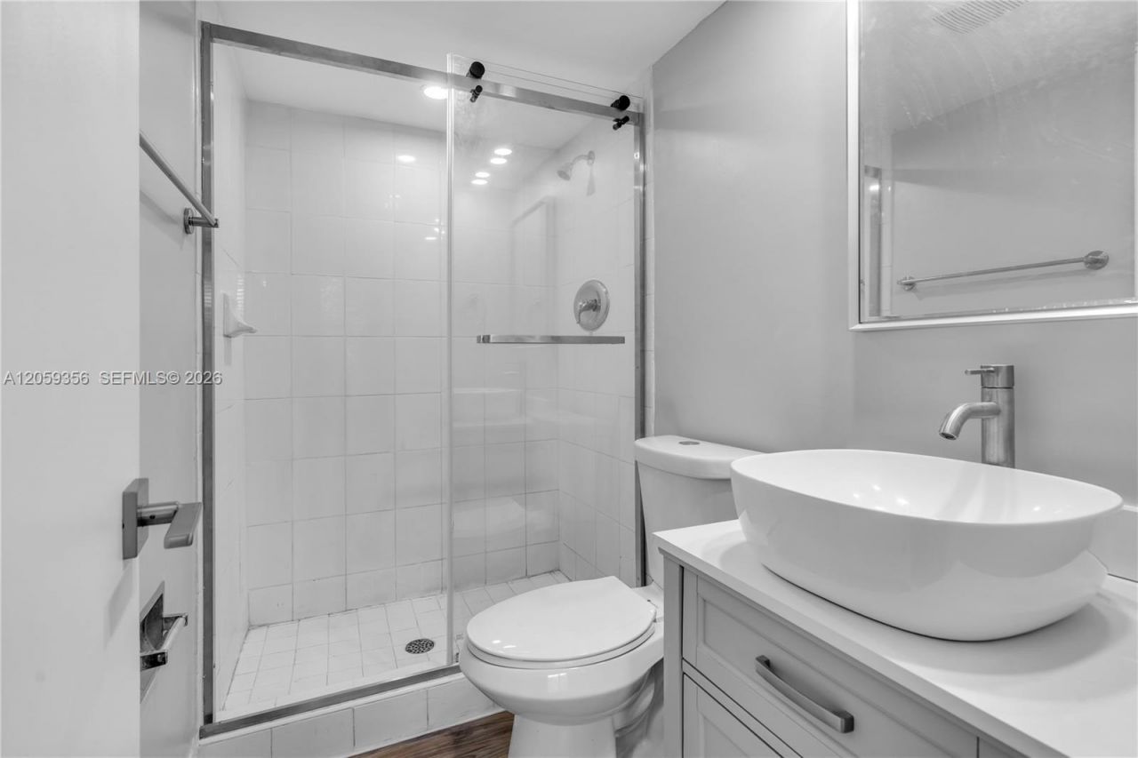 9320 Fontainebleau Blvd, Unit 214, Miami, FL 33172 Photo