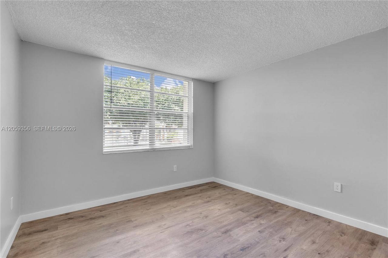 9320 Fontainebleau Blvd, Unit 214, Miami, FL 33172 Photo