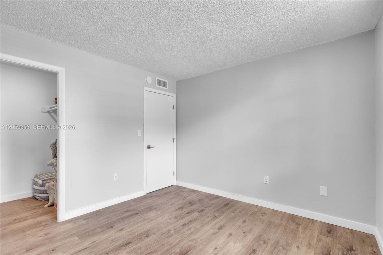 9320 Fontainebleau Blvd, Unit 214, Miami, FL 33172 Photo