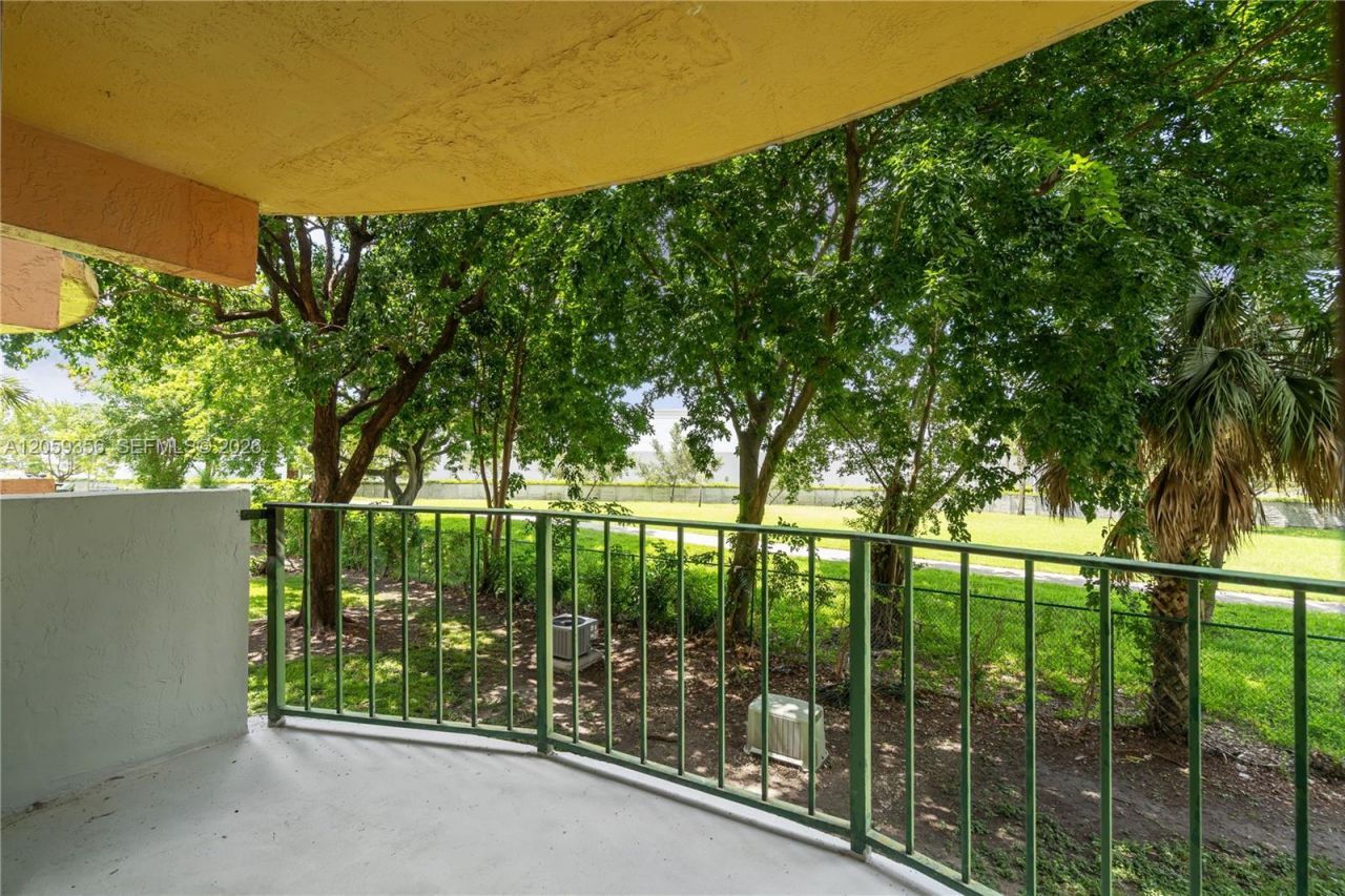 9320 Fontainebleau Blvd, Unit 214, Miami, FL 33172 Photo