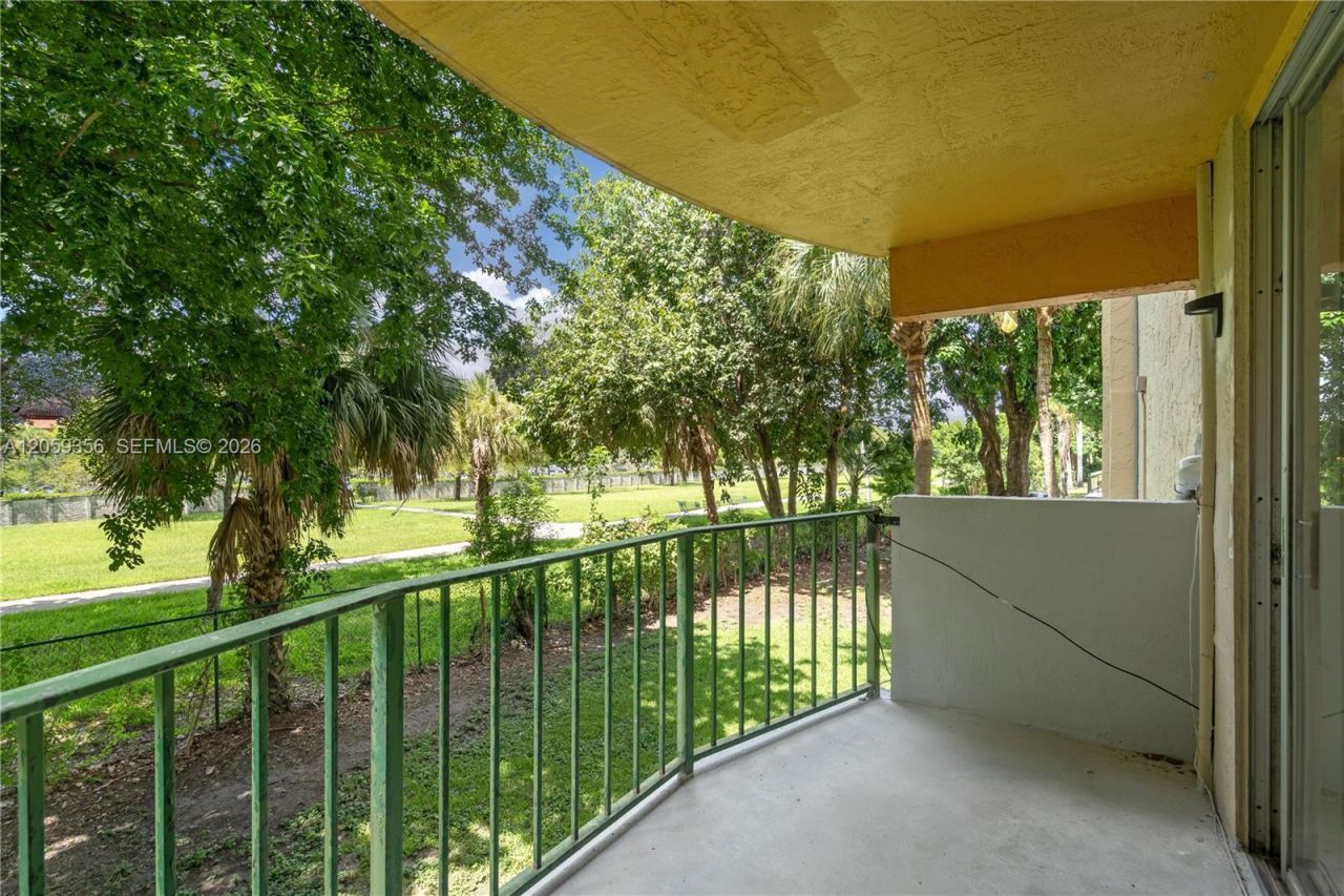 9320 Fontainebleau Blvd, Unit 214, Miami, FL 33172 Photo