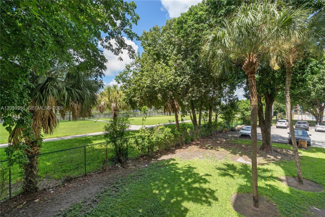 9320 Fontainebleau Blvd, Unit 214, Miami, FL 33172 Photo