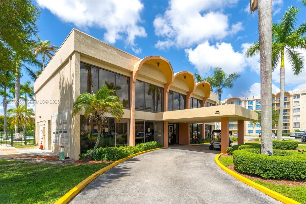 9320 Fontainebleau Blvd, Unit 214, Miami, FL 33172 Photo