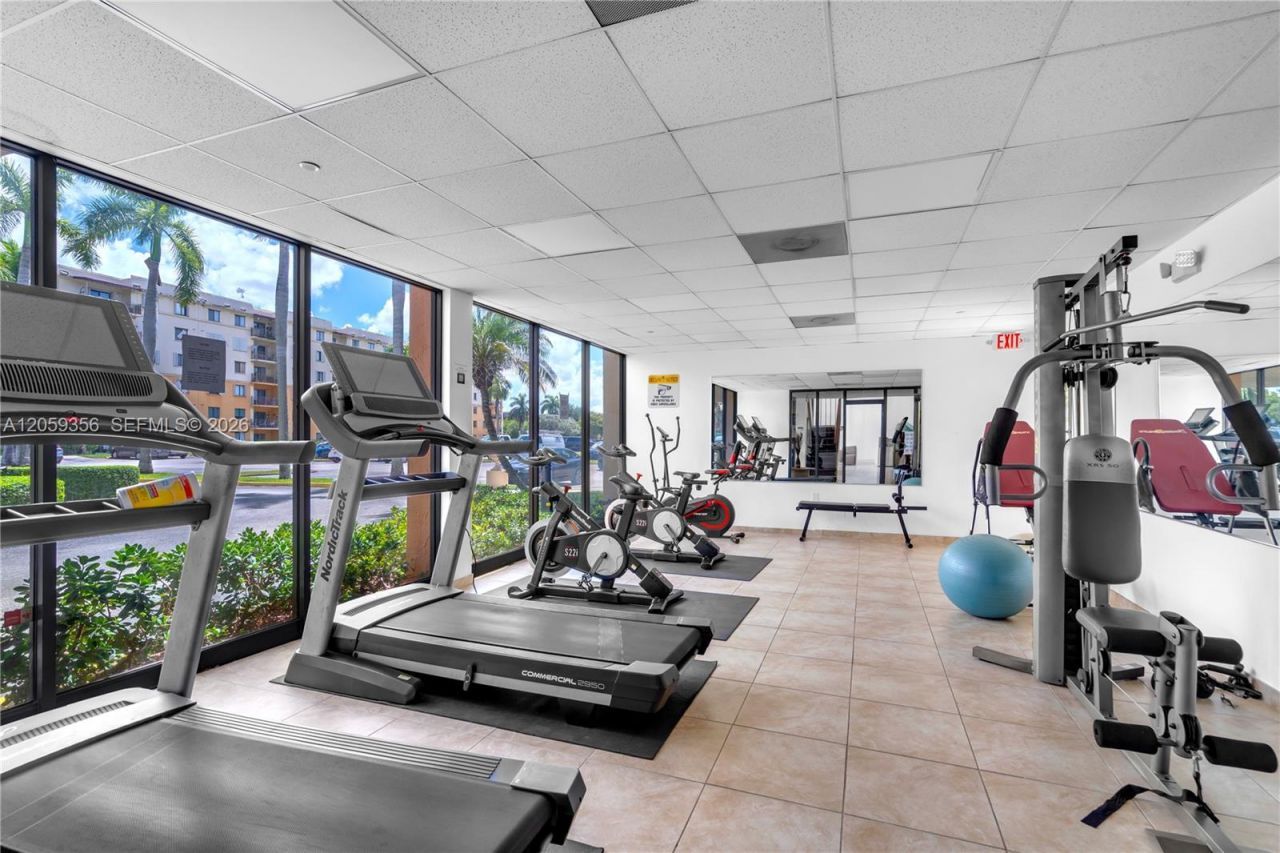 9320 Fontainebleau Blvd, Unit 214, Miami, FL 33172 Photo