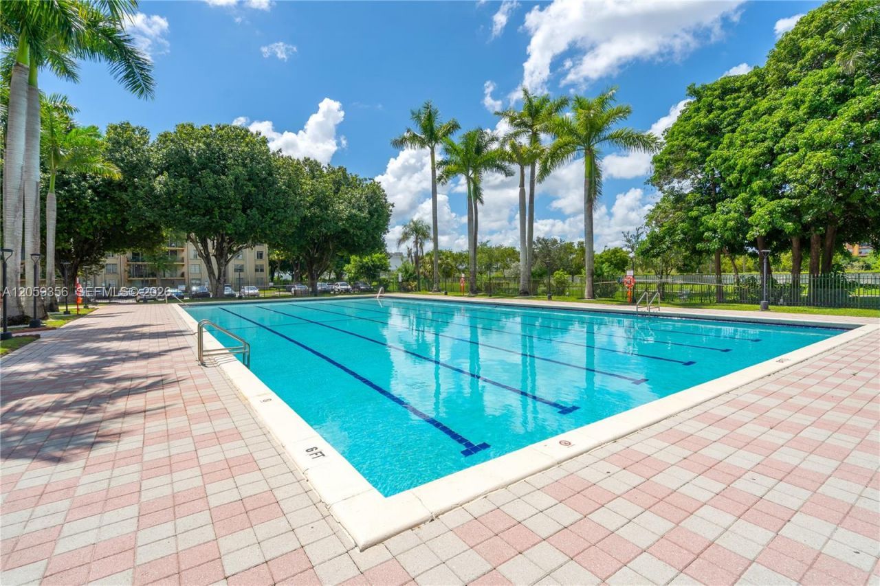 9320 Fontainebleau Blvd, Unit 214, Miami, FL 33172 Photo