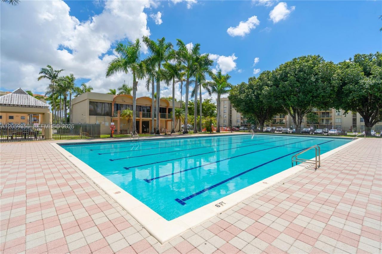 9320 Fontainebleau Blvd, Unit 214, Miami, FL 33172 Photo
