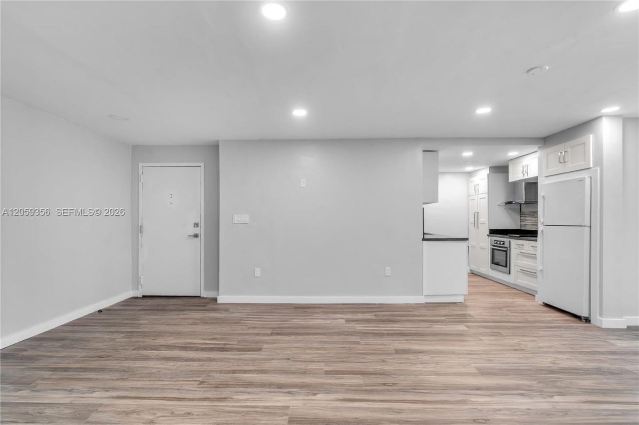 9320 Fontainebleau Blvd, Unit 214, Miami, FL 33172 Photo