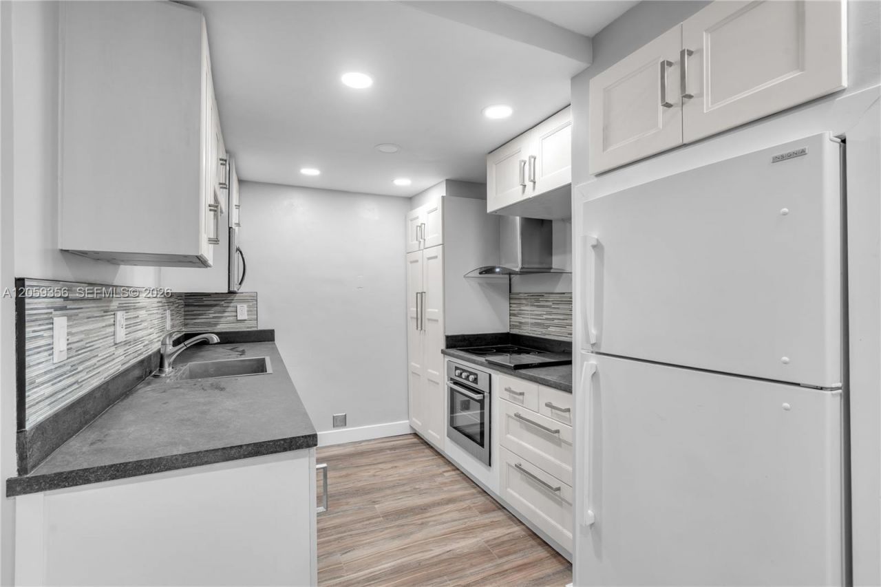 9320 Fontainebleau Blvd, Unit 214, Miami, FL 33172 Photo