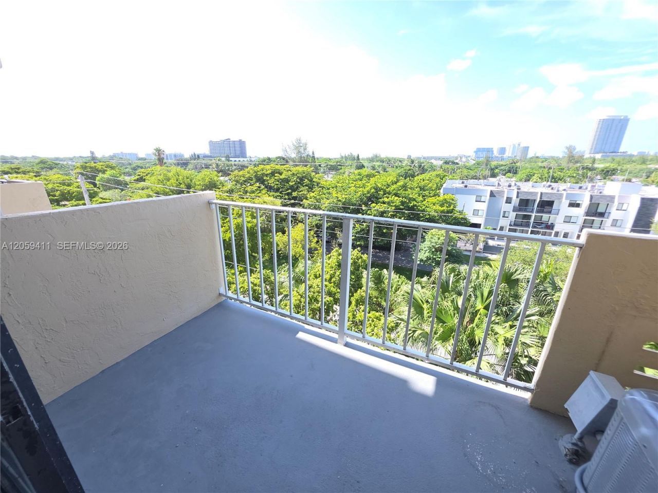 2350 NE 135th St, Unit 602, North Miami, FL 33181 Photo