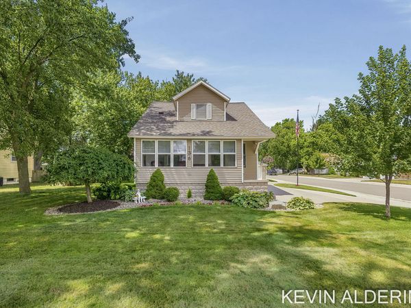 136 S Fairview Road, Zeeland, MI 49464