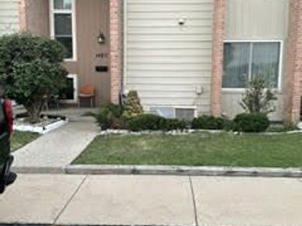 1477 N Saxony Drive SE, Grand Rapids, MI 49508