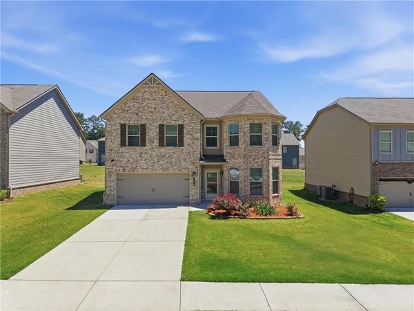 684 Lakehaven Lane , Loganville, GA 30052