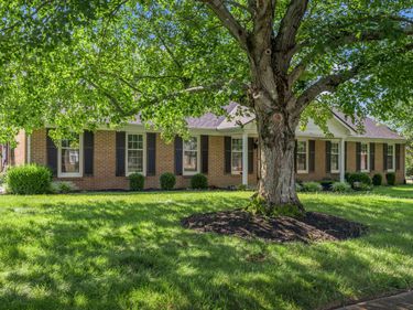 121 Hawthorne Drive, Nicholasville, KY 40356