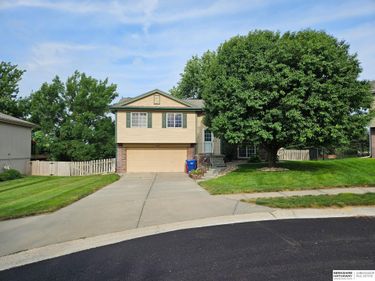 1008 Marshall Drive, Papillion, NE 68046