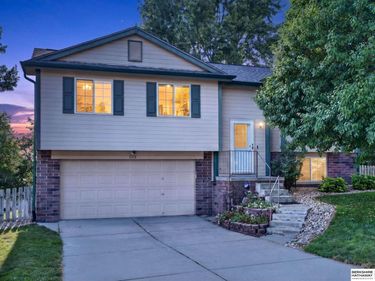 1008 Marshall Circle, Papillion, NE 68046