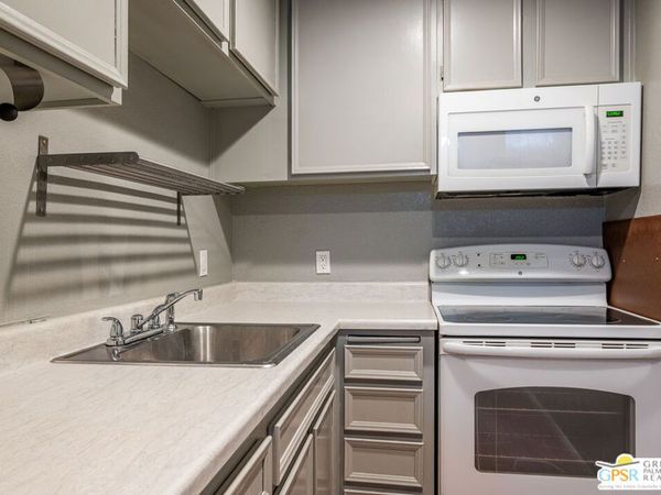 550 N Villa Court, Unit 214, Palm Springs, CA 92262