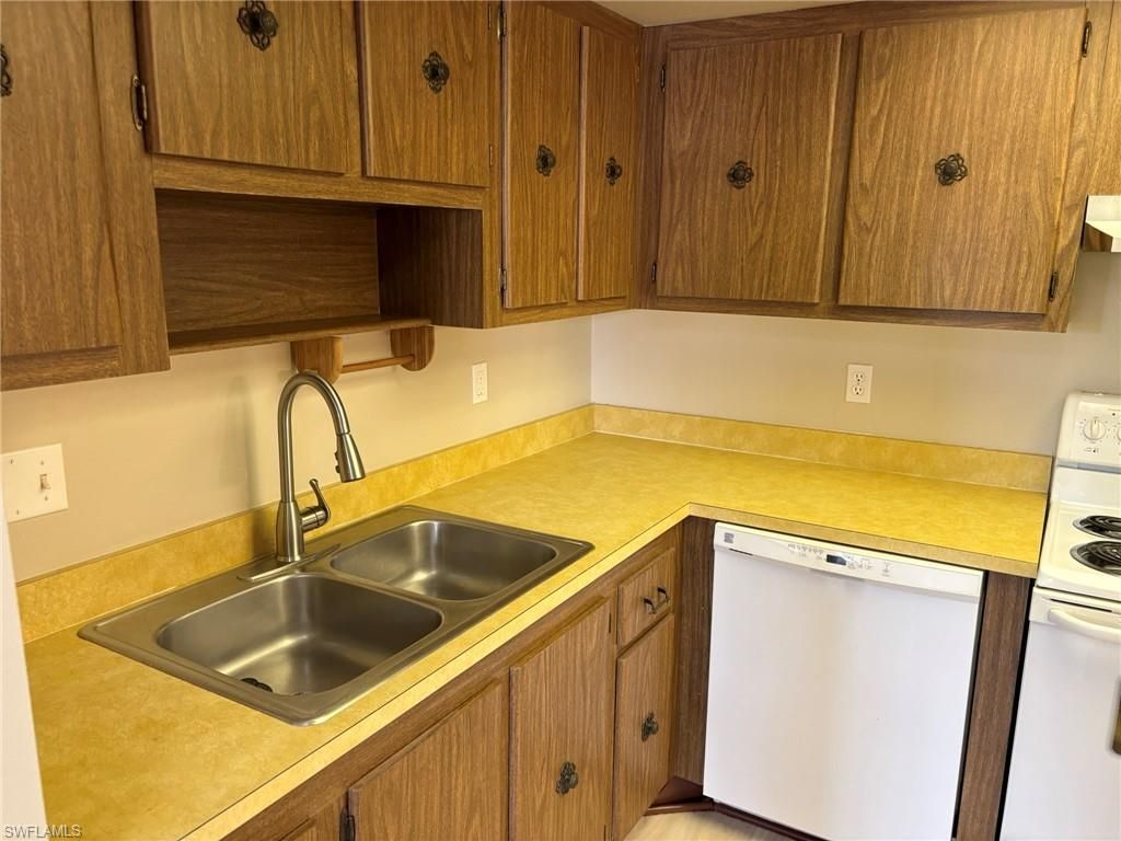 3704 Broadway, Unit 214, Fort Myers, FL 33901 Photo