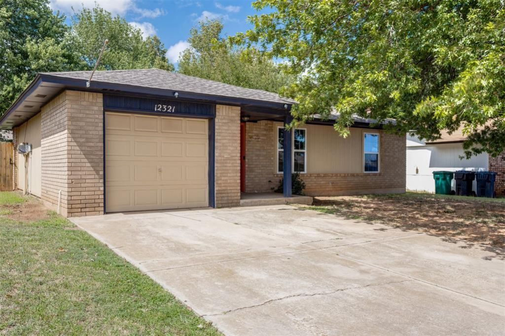 12321 Southgate Drive, Yukon, OK 73099 Main Photo