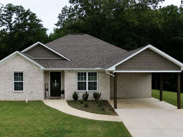 1018 N Sherman Dr., Blue Springs, MS 38828