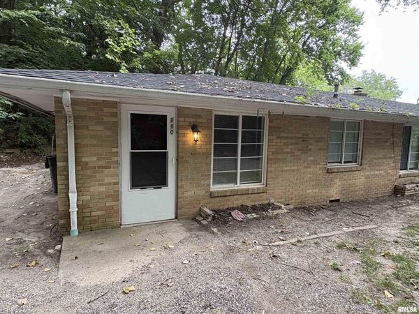 110 E OAKDALE Road, East Peoria, IL 61611