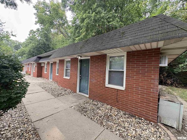 200 W BLUFF Street, Unit E1, East Peoria, IL 61611