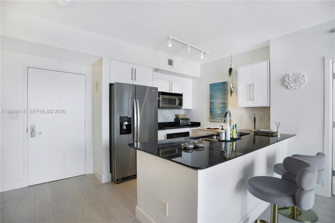 335 S Biscayne Blvd, Unit 3808, Miami, FL 33131 Photo