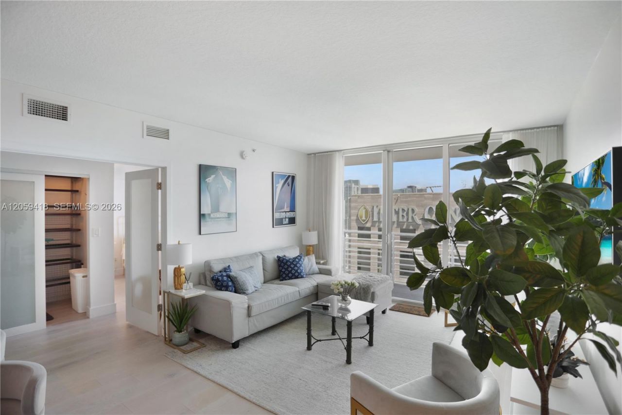 335 S Biscayne Blvd, Unit 3808, Miami, FL 33131 Photo