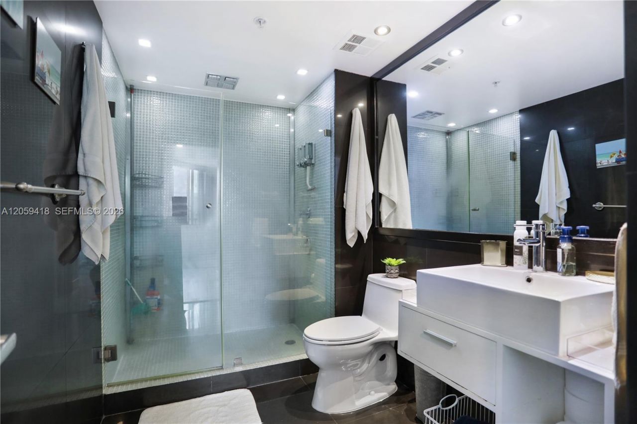 335 S Biscayne Blvd, Unit 3808, Miami, FL 33131 Photo