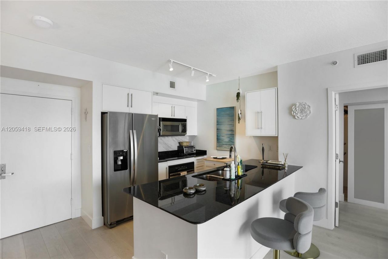 335 S Biscayne Blvd, Unit 3808, Miami, FL 33131 Photo
