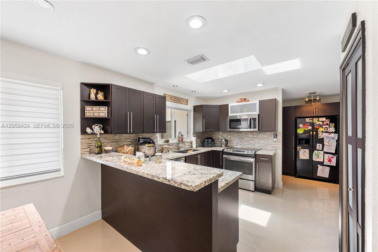 16820 NW 74th Ave, Hialeah, FL 33015 Photo