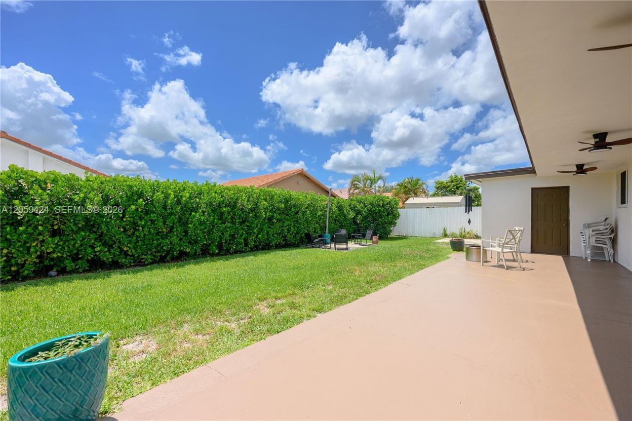16820 NW 74th Ave, Hialeah, FL 33015 Photo