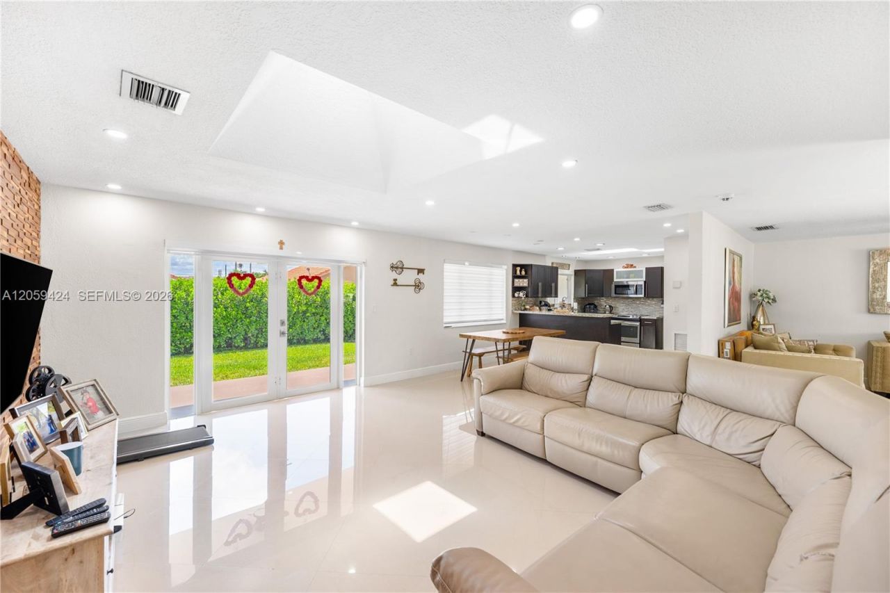 16820 NW 74th Ave, Hialeah, FL 33015 Photo