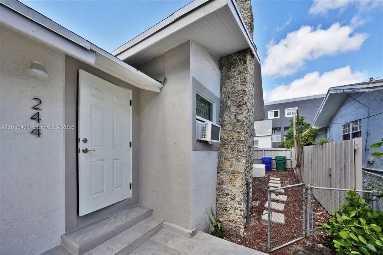 244 SW 14th Ave , Miami, FL 33135 Photo