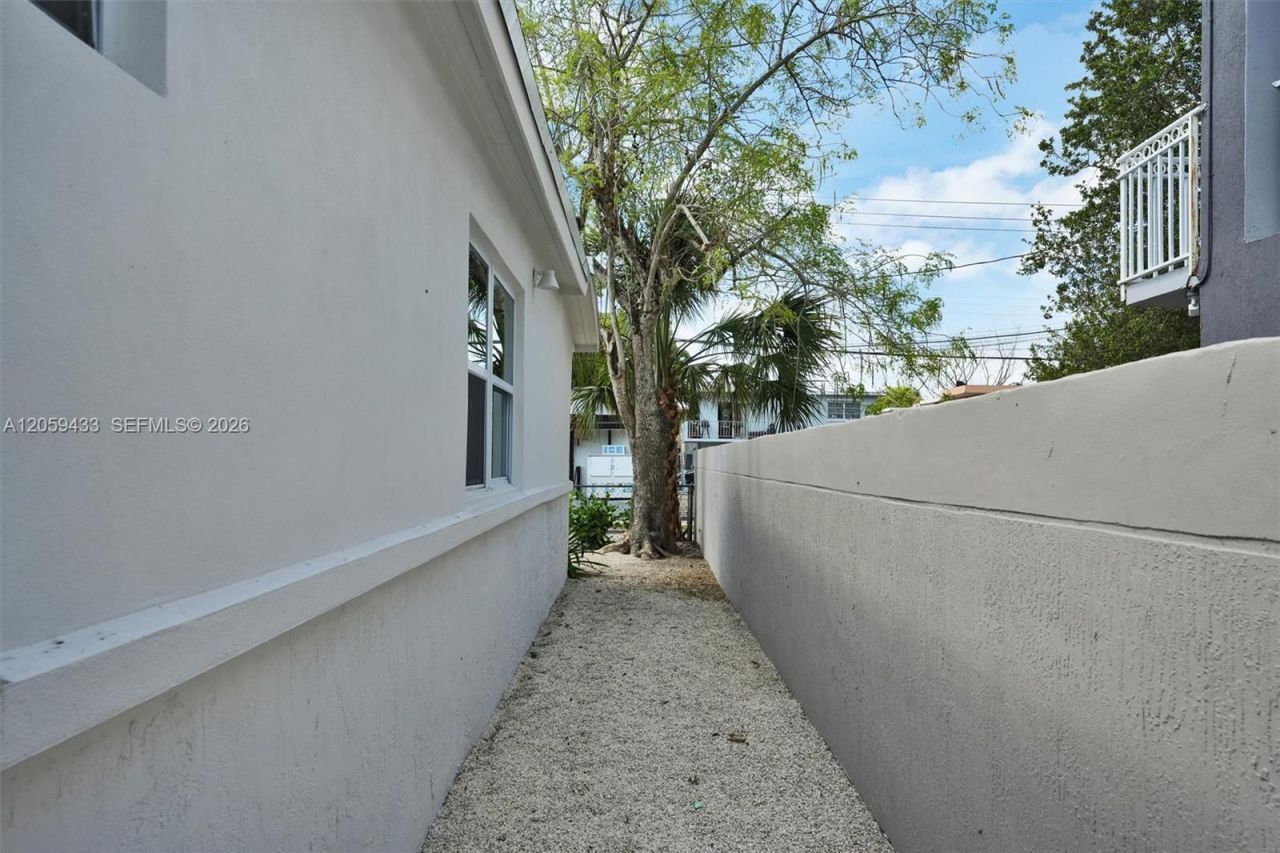 244 SW 14th Ave , Miami, FL 33135 Photo
