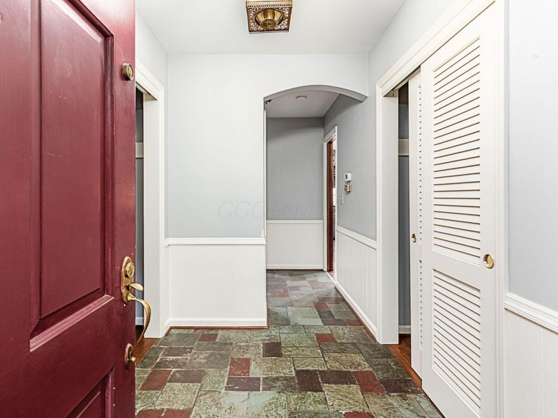 121 Ceramic Drive, Columbus, OH 43214 Photo 8