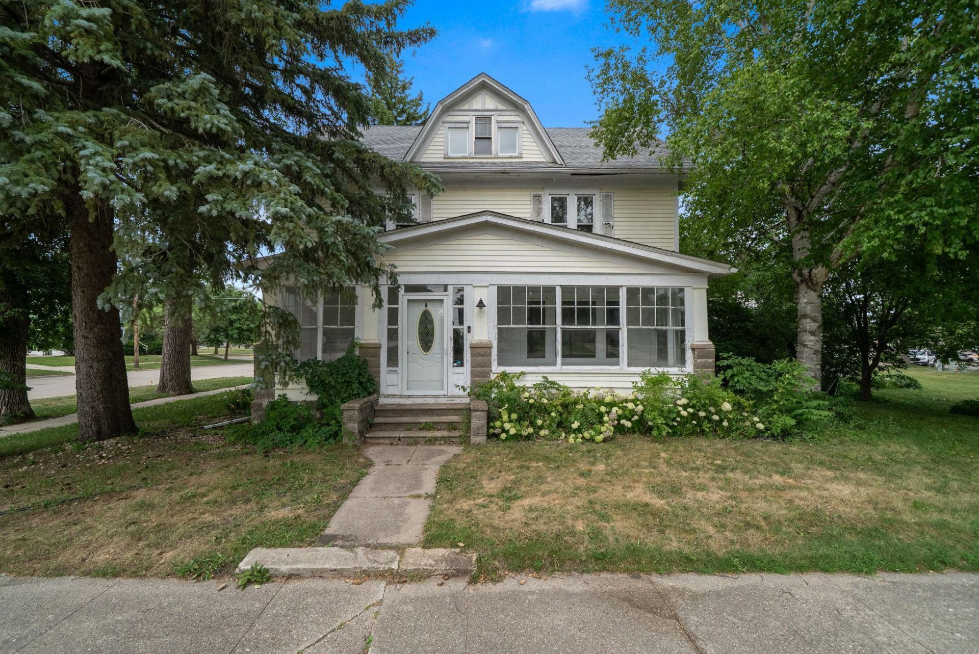 224 2nd Avenue SE, Pipestone, MN 56164