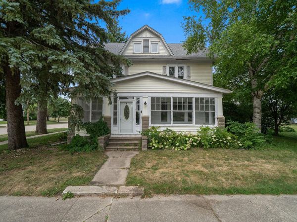 224 2nd Avenue SE, Pipestone, MN 56164