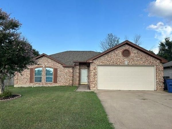 1012 High Crest Drive, Azle, TX 76020