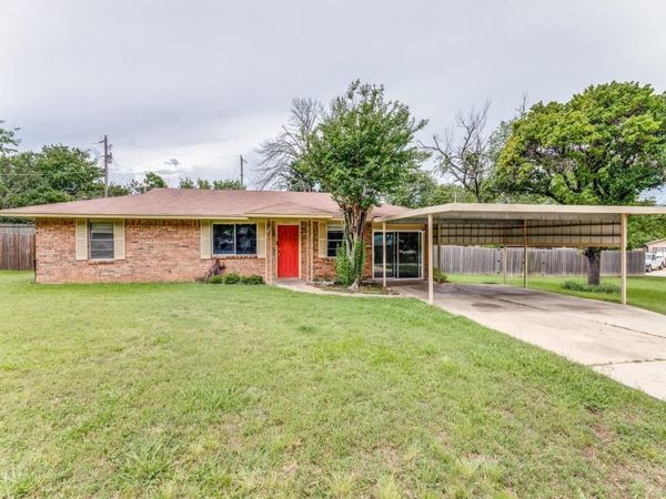 325 Walnut Avenue , Azle, TX 76020