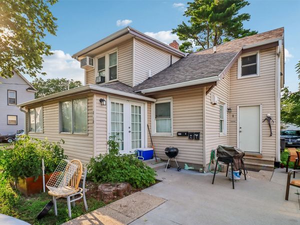 2712 Dean Avenue, Des Moines, IA 50317