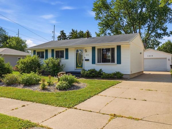1213 W 11TH AVENUE, Oshkosh, WI 54902