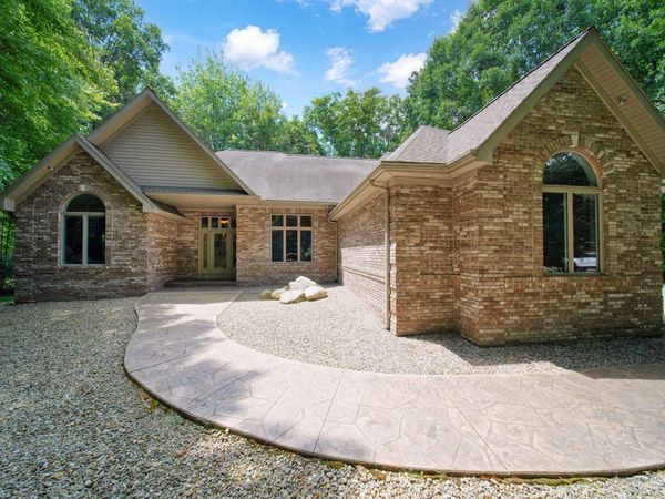 2500 Reynolds Road, Jackson, MI 49201