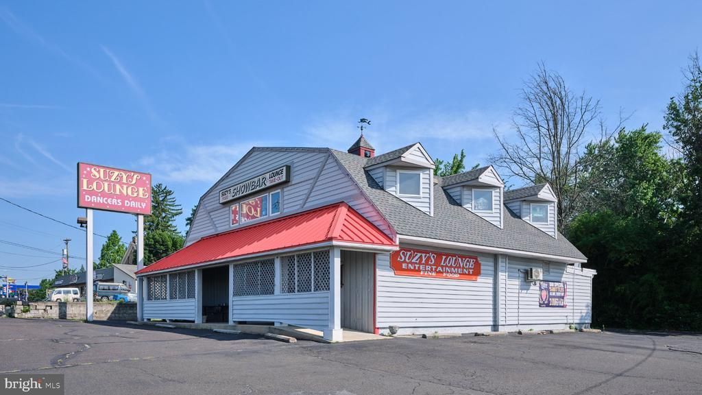 2453 COUNTY LINE ROAD , LINE LEXINGTON, PA 18932