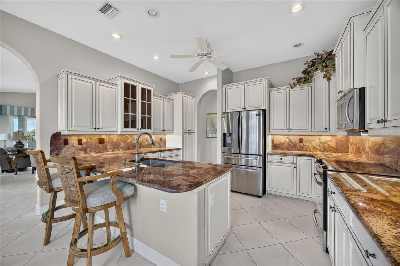 2590 Tarpon Cove Drive, Unit 821, Punta Gorda, FL 33950 Photo