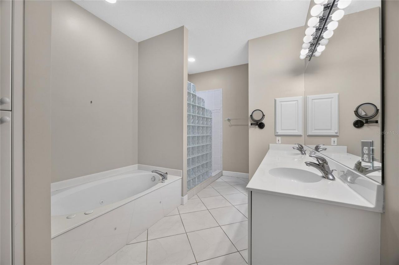 2590 Tarpon Cove Drive, Unit 821, Punta Gorda, FL 33950 Photo