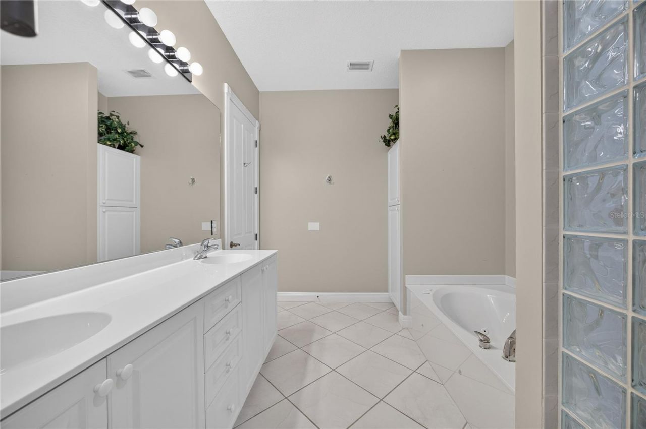 2590 Tarpon Cove Drive, Unit 821, Punta Gorda, FL 33950 Photo