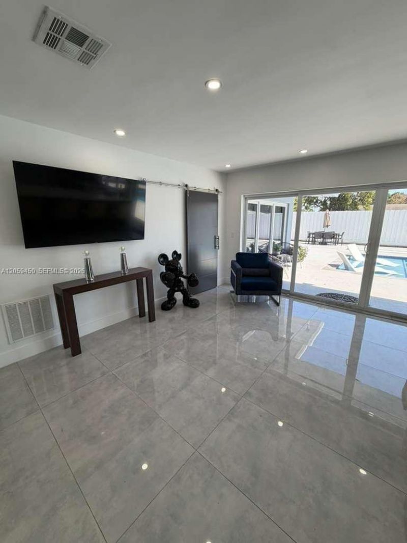 1030 NW 87th St , Miami, FL 33150 Photo